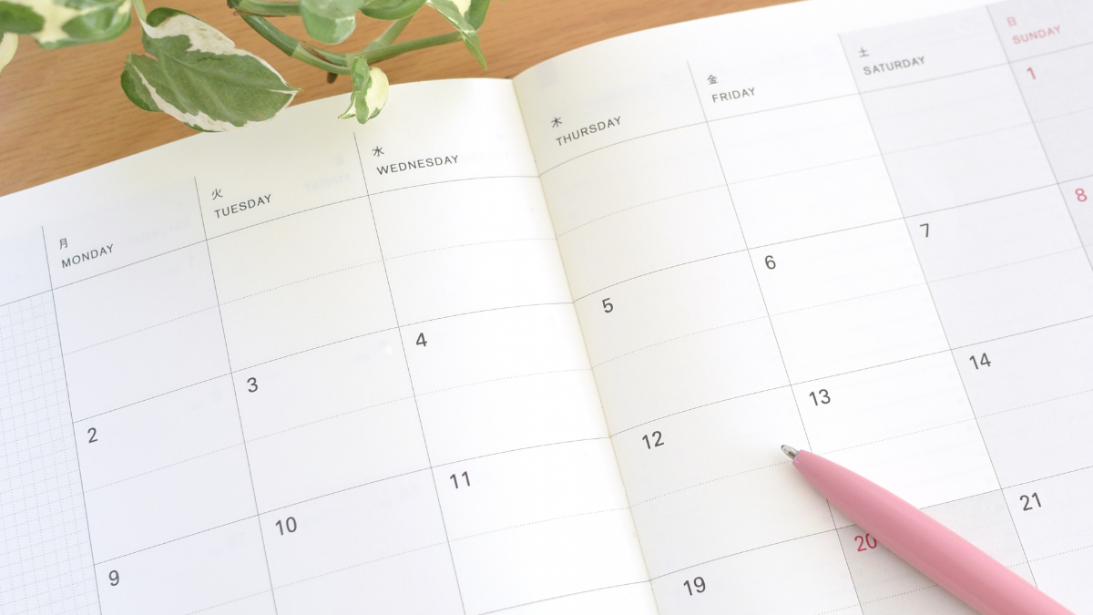 おしゃれ・かわいい配色の2022年8月無料カレンダー・暦 令和4年まなびっと