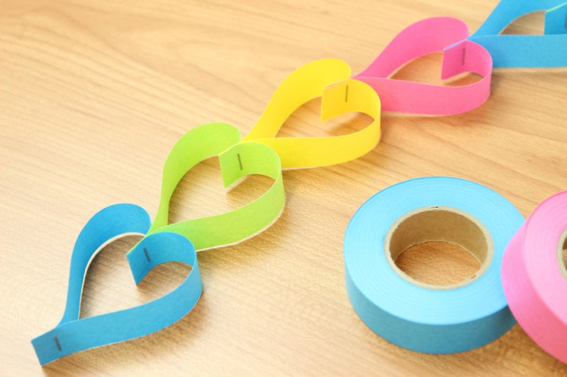 紙テープでハートの輪飾り♪ぱっけ～じ屋さんのラッピングＬＡＢ ラボ