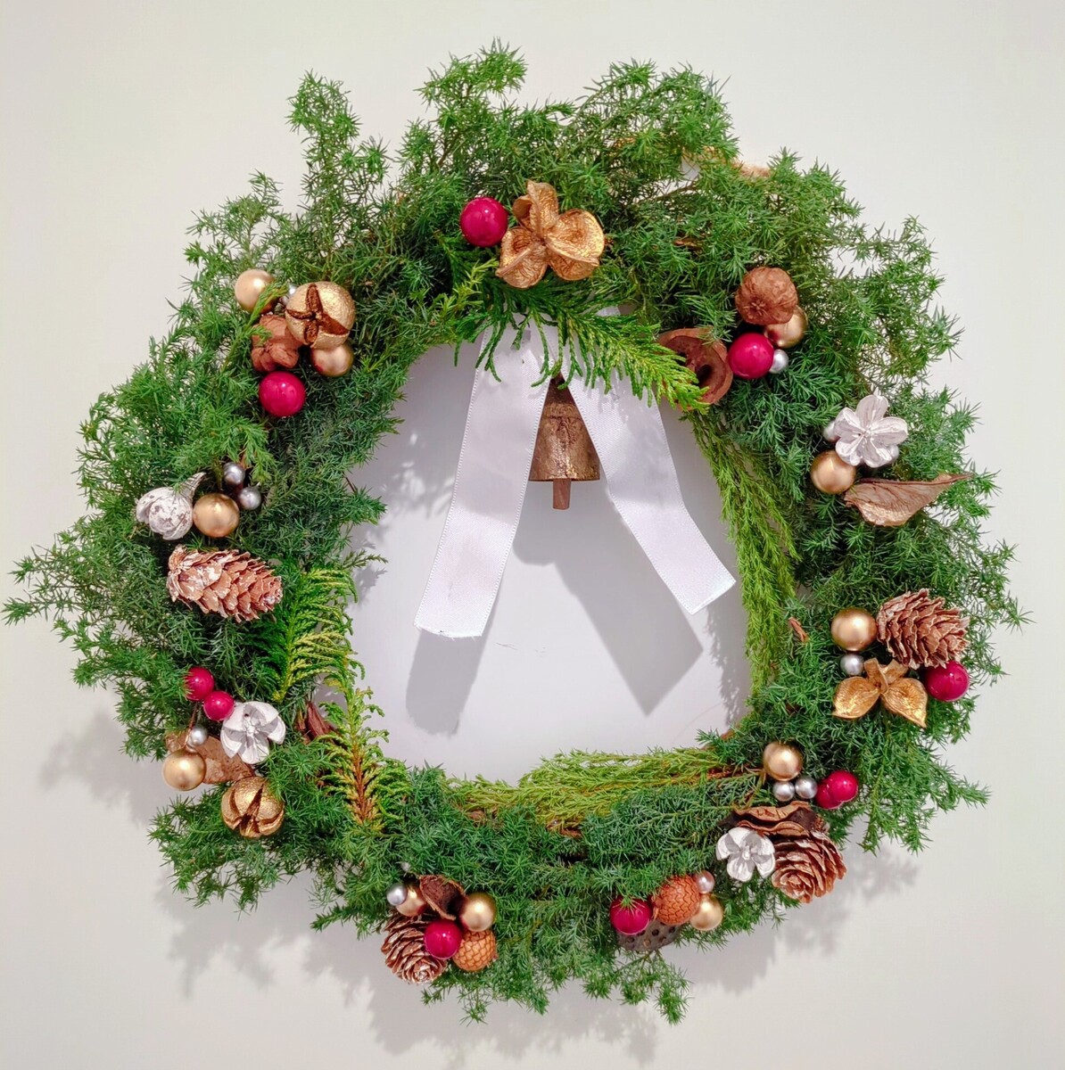 クリスマスリースとダイソーのお正月しめ縄アレンジ - 持たない暮らしと海外インテリア