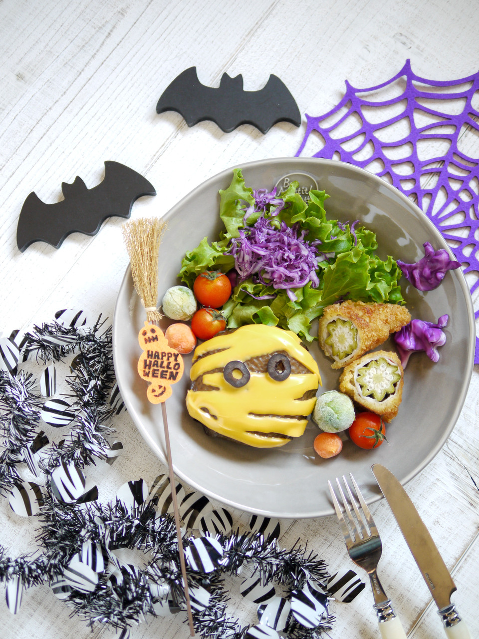 FLUX LIFE Vol.16『真似したい！5分で出来るハロウィンフード！』もうすぐハロウィンですね！ 今回はハロウィンを盛り上げるハロウィンフードをご紹介。簡単でおいしいのはもちろん、 見た目でも楽しめるアイデア満載のフードをぜひチェックしてみて下さい‼NEWS