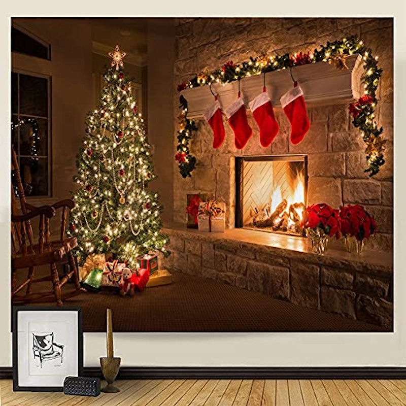 2025年 クリスマス吊り下げタペストリー、クリスマスツリーの星飾り、ボール、ギフトボックス、大きな壁アート、壁画、装飾、ブランケット、カーテン、ホリデーホーム、寝室、リビングルーム、お祝い、パーティー、季節のお祝いの装飾コレクション – $13.99