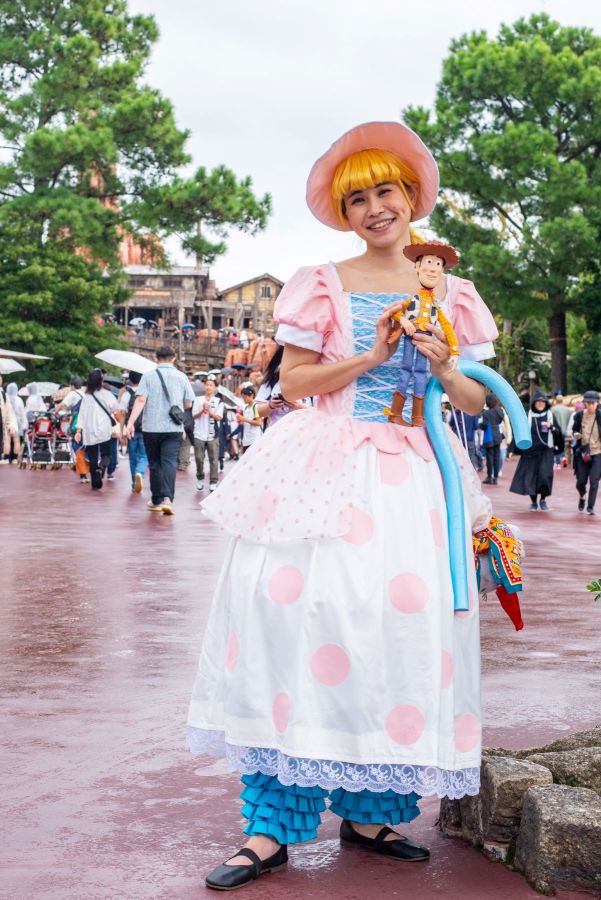 ディズニー・ハロウィーン2023」で発見！東京ディズニーランドで仮装を楽しむ来場者たちを紹介ウォーカープラス