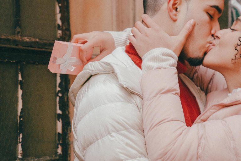 何でも持ってる彼に予算2万円クリスマスギフト」をご紹介します 彼は何でも持ってるし、欲しいもの特にないって言うしみたいなコメントよくいただきます。 そんな彼にクリプレをあげるなら、これ！っていうものを選んでみました。 ぜひ参考にしてもらえたら嬉しい