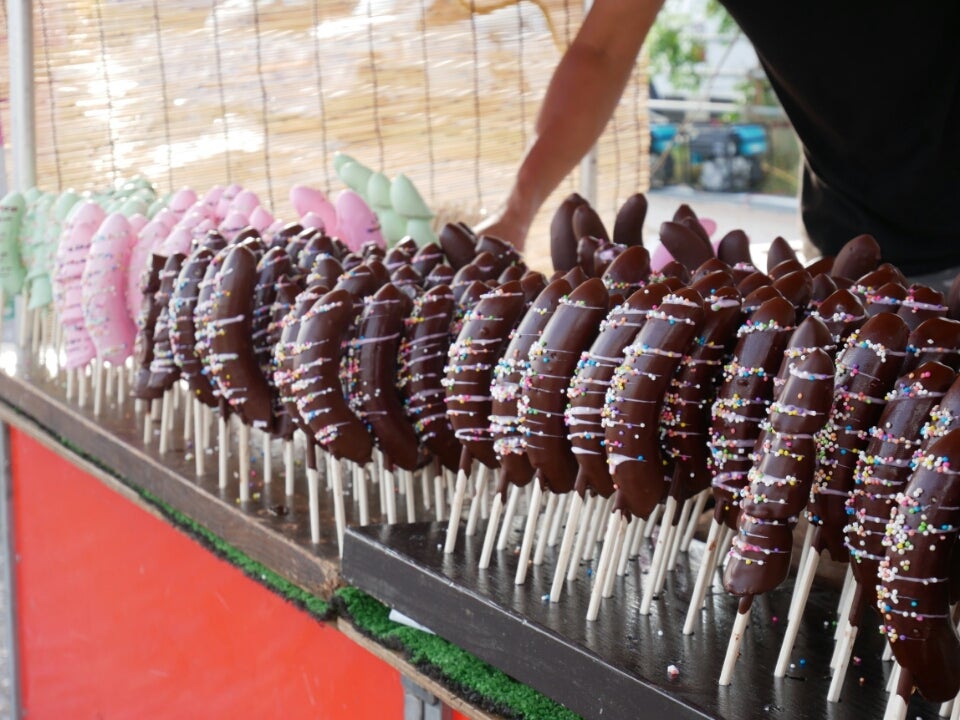 2023年8月5日 土 開催 第49回サザンビーチちがさき花火大会の有料観覧席の販売が始まります🎫販売開始日 2023年7月8日 土 10時〜販売場所 セブンチケット ※茅ヶ崎市観光案内所での窓口販売はございません。 今回はペア席とグループ席をご用意しました！ 場所取り