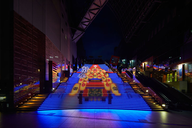 京都駅ビルクリスマスツリー、ただいま準備中！ １４日からが本番のようです。: 朝は知恩院でラジオ体操！ の気分 ：by行者橋 渡