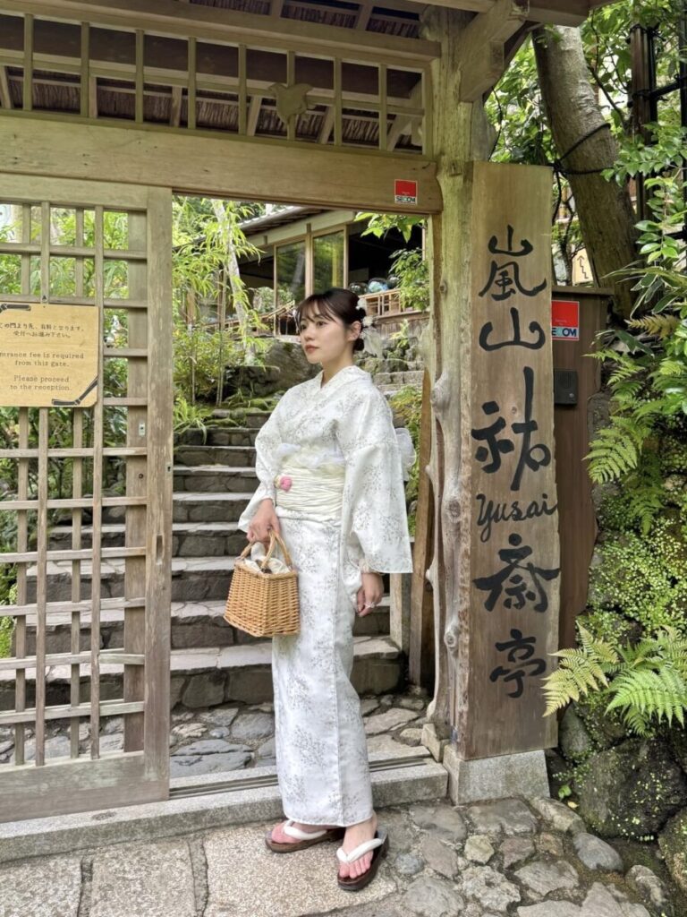 太陽の光で、色が変化する「夢こうろ染」を体験できる！大自然の写り込みが美しい「嵐山 祐斎亭」 そうだ 京都、行こう。: ITライフハック