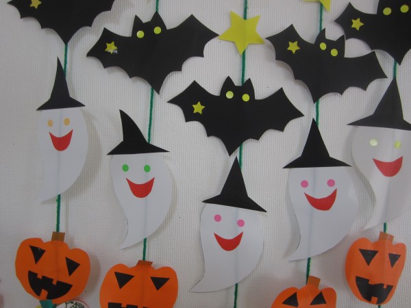 ハロウィンの吊るし飾り高齢者介護をサポートするレクリエーション情報誌『レクリエ』