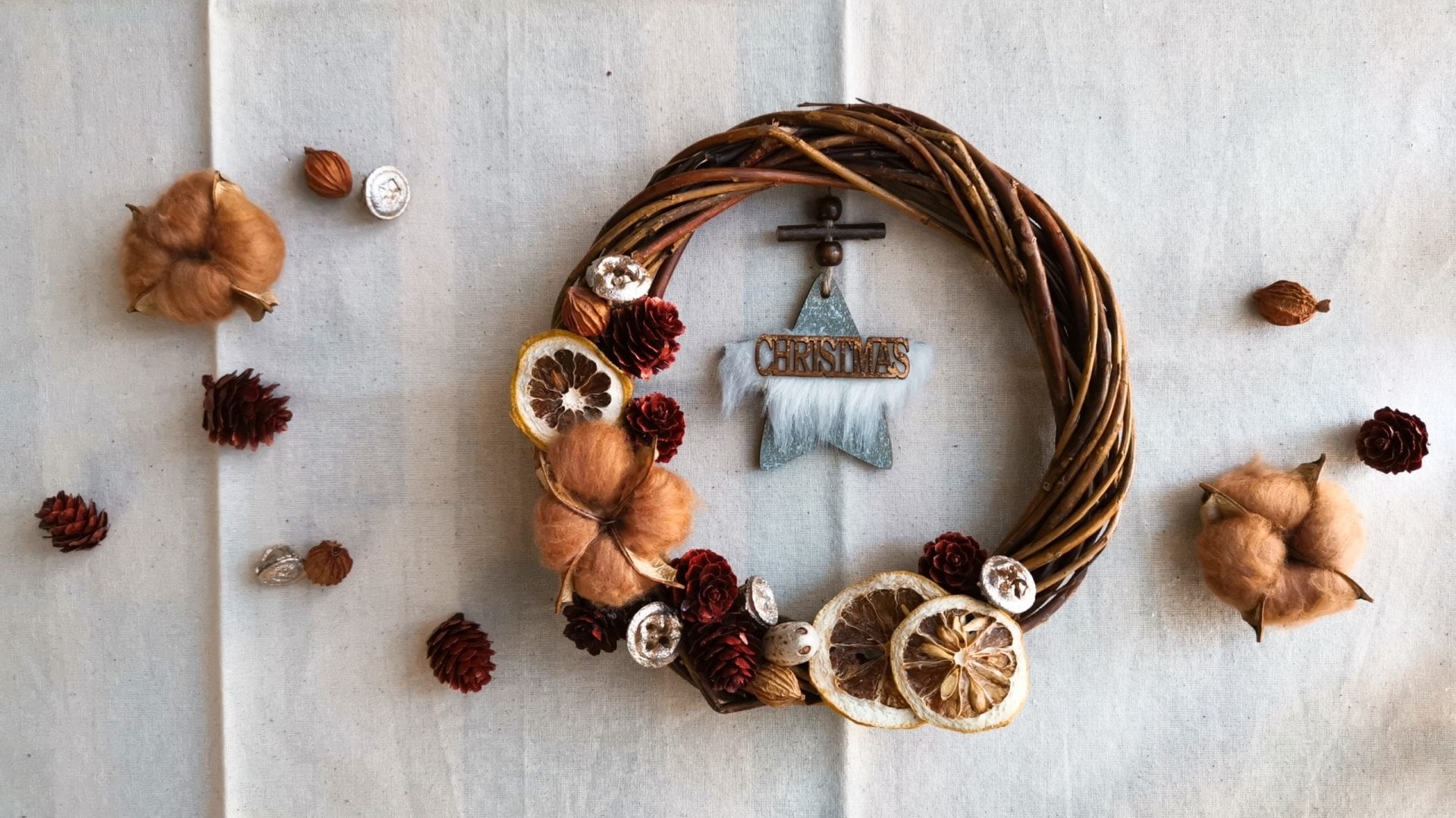 100均材料600円！クリスマスリースの作り方☆親子で作っても楽しいと思います！ぜひ作ってみて下さい！DIY Christmas wreath