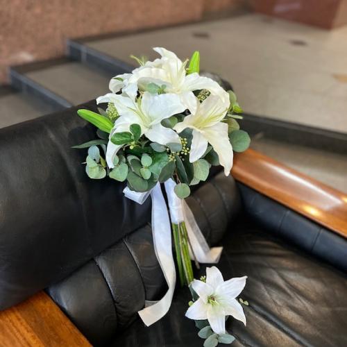 受注後制作作品 白ユリと白バラのキャスケードブーケ ブートニアセット 造花 ゆり 百合 ウェディングブーケ 造花ブーケ ブーケ HanaSakie通販 5410068Creema クリーマ