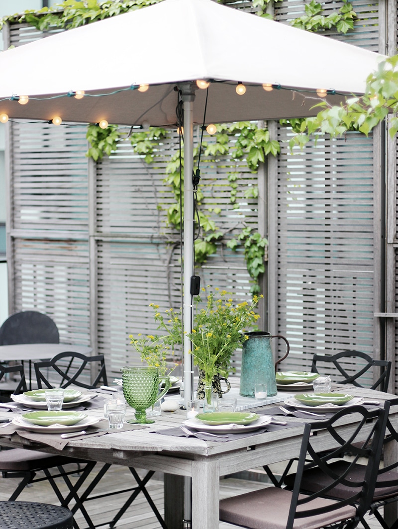 クリスマスカードテンプレート「サンタと雪だるまとプレゼント」ダウンロードかわいい無料イラスト 印刷素材.net