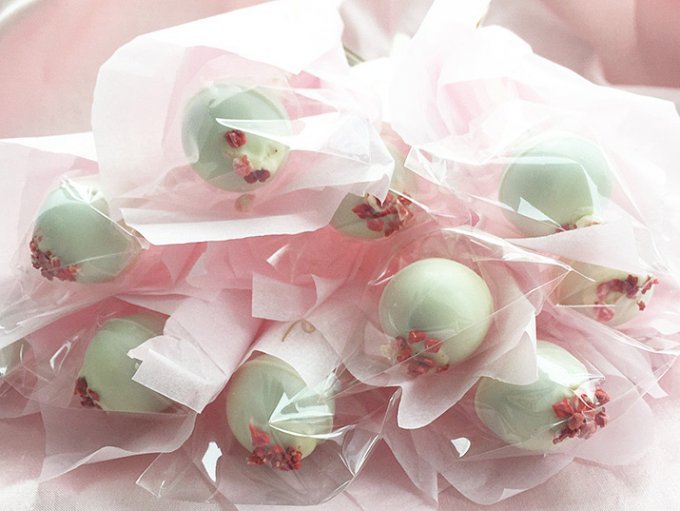 知っておくべき引き出物の基本的なマナー引き出物宅配 送料無料 結婚式カタログギフトも人気エンジェル宅配