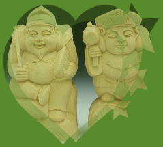 こんにちは、ecobito えこびと です。 本日ご紹介する商品は尾崎人形さんの「大黒様、恵比寿様」です。尾崎人形は佐賀県神崎町尾崎西分地区に伝わる焼き物人形で、佐賀県内陶磁器の中でも古くからの伝統を残しています。土の温もりを感じさせる佐賀の伝統玩具で、現在