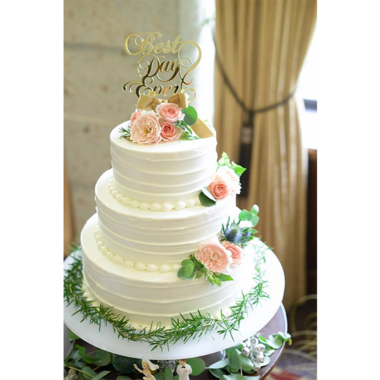 ケーキトッパーでウェディングケーキを華やかに！マネしたくなるアイデア集結婚ラジオ結婚スタイルマガジン