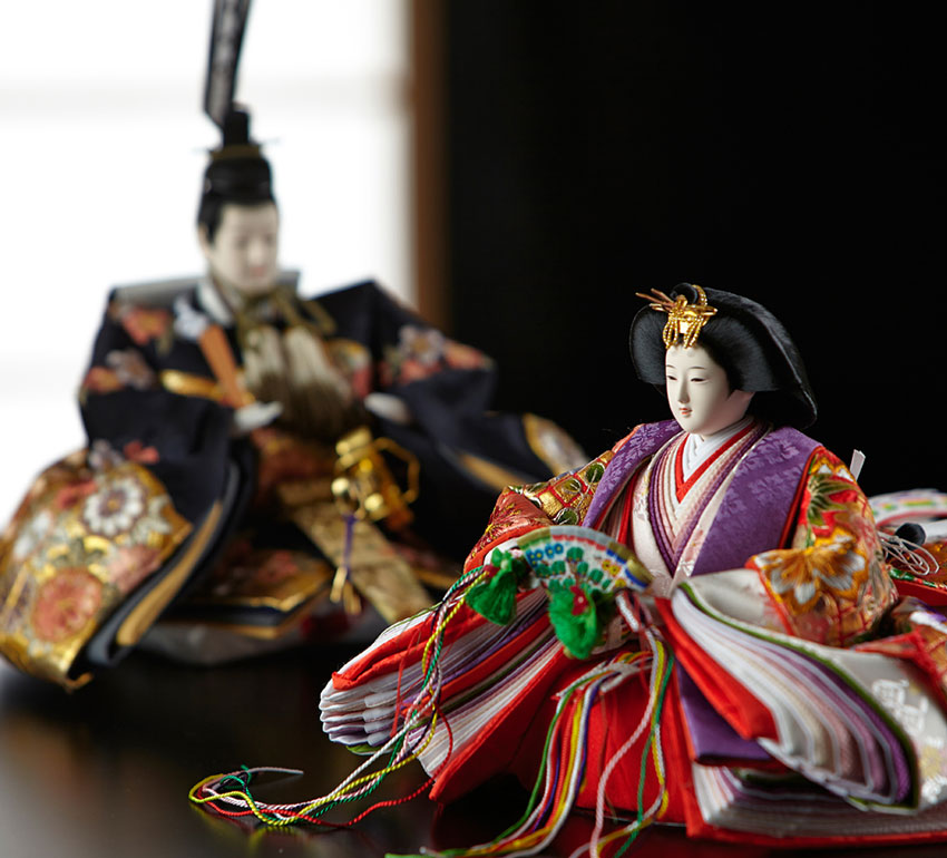 雛人形を飾るべき場所、方角とは？避けるべき場所や保管の注意点も解説