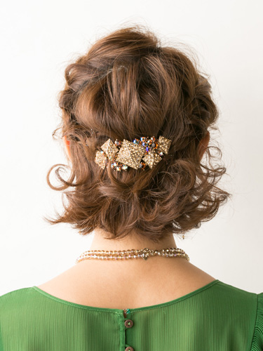 ショートヘア ヘアピン一つでこなれ感を。マンネリヘアを脱出するヘアアレンジ特集