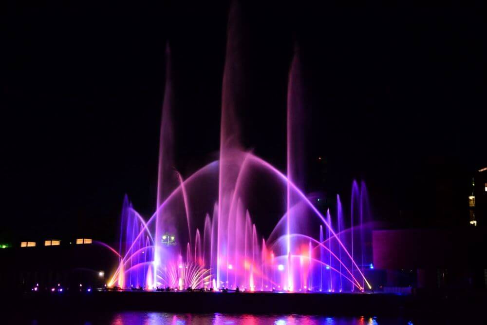 ヨーロッパ随一・迫力の噴水ショー！バルセロナのマジカ噴水ORICON NEWS