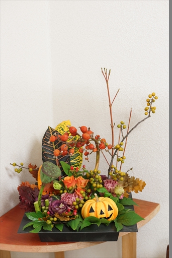 東京のフラワーのワークショップ：10 21 駒込 ハロウィンフラワーアレンジメントCraftie クラフティ