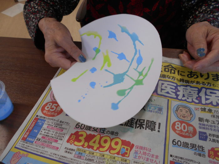 デイサービス ひまわり・安城～うちわ作り～愛生館ブログ