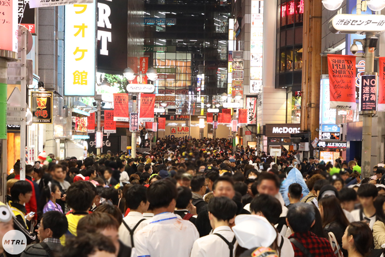 渋谷駅前のハロウィーン看板の変化は「離婚の過程」のよう？渋谷区の「来ないで」表明にXで解釈が飛び交うTogetter トゥギャッター
