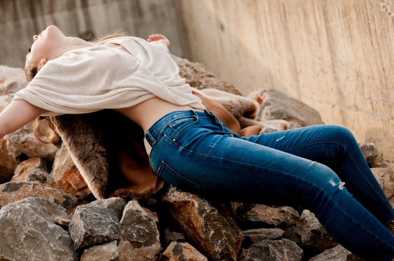 白Tでつくる夏のデートコーデ3選！ 映えスカートと合わせて大人かわいく♡Oggi.jp