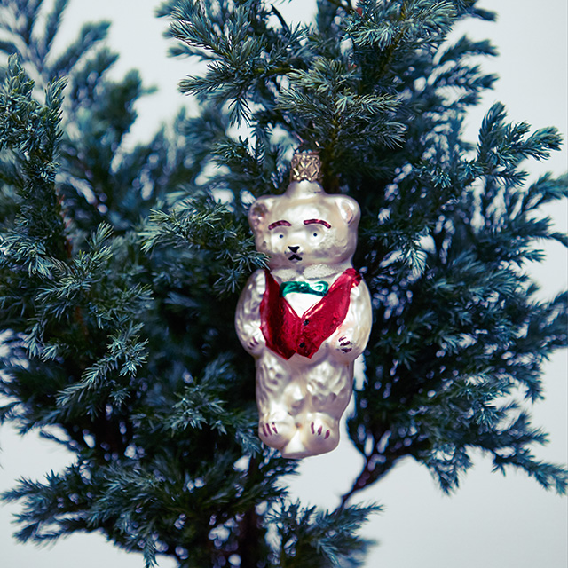 クリスマスツリーと外国の女の子 05004000919 の写真・イラスト素材アマナイメージズ