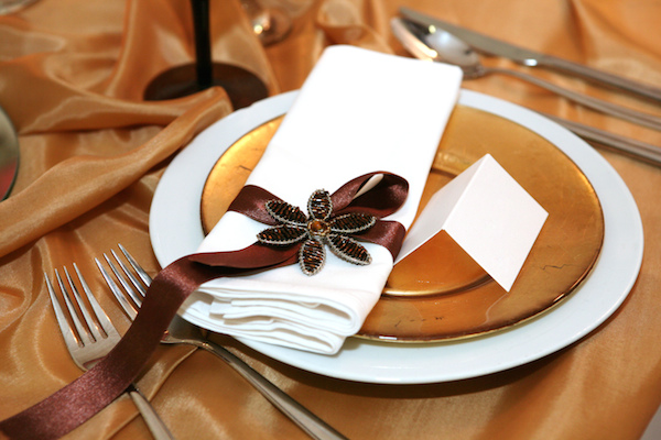 ほかと差がつく！結婚式のテーブルコーディネート「飾りナプキン」編