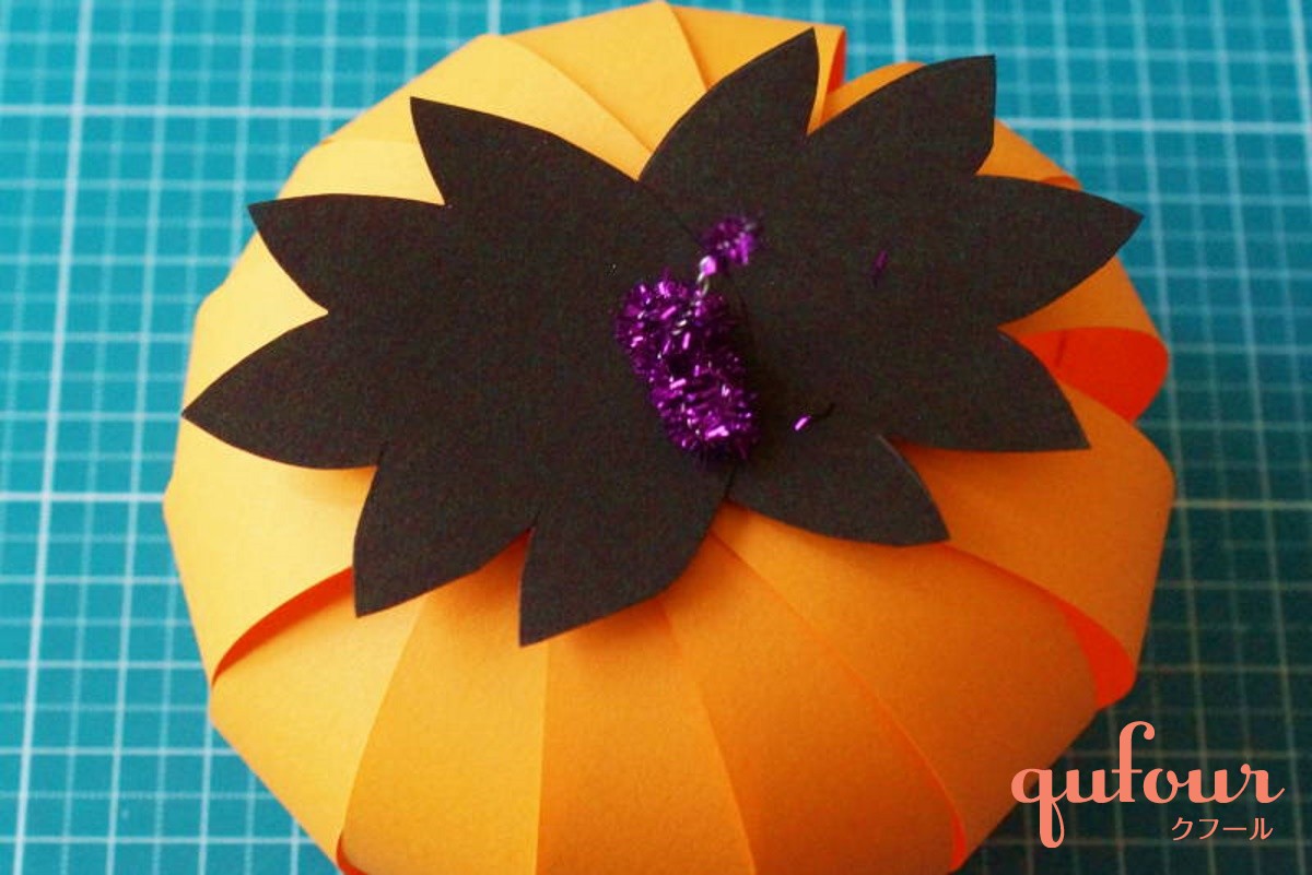 画用紙 10月の飾り・ハロウィンの飾りま～るくて可愛い！ボール型のハロウィンの飾り ガーランド風 の作り方 DIYDrawing paperhalloween decorations