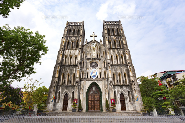 ハノイ観光には欠かせない、街歩きの中心エリアにたたずむハノイ大教会ベトナビ