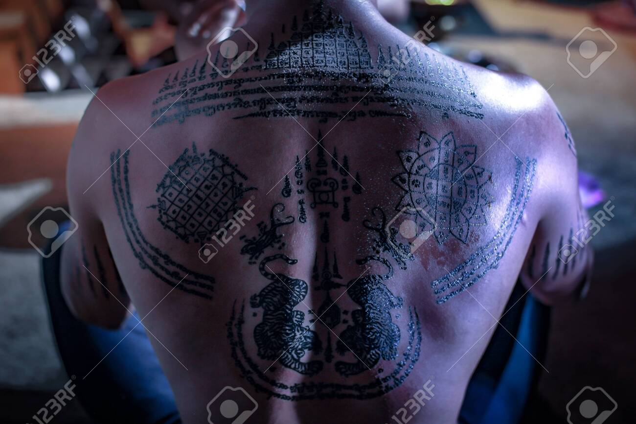 タイの入れ墨黒魔術のお守り。magic.shallowフォーカスエフェクトへの信念は、タイ、アジア.ソフトフォーカスのような黒い魔法を実行します。の写真素材・画像素材Image 136860191