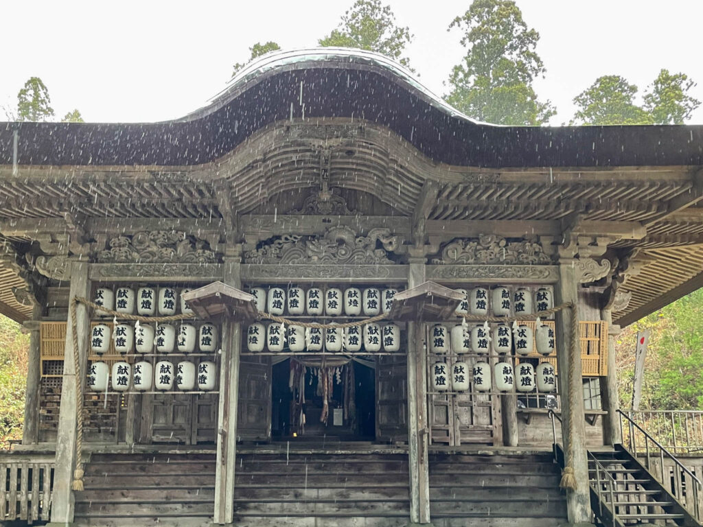 夏の神社特集2024・金峯神社 涼しげな風鈴と花手水で彩られた境内で夏詣を長岡市・きんぷじんじゃ