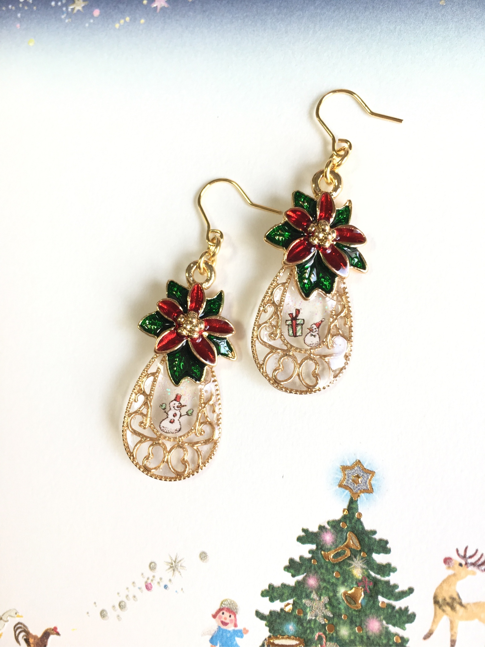 ホワイトクリスマス🎄 ラメ入りのスター⭐イヤリング。 揺れるとキラキラです✨ レジン液は エルベールのパーフェクトレジン✨@eruberu_officialレジンアクセサリー レジンクラフト クリスマス イヤリング ホワイトクリスマス スターイヤリングエルベール エルベール