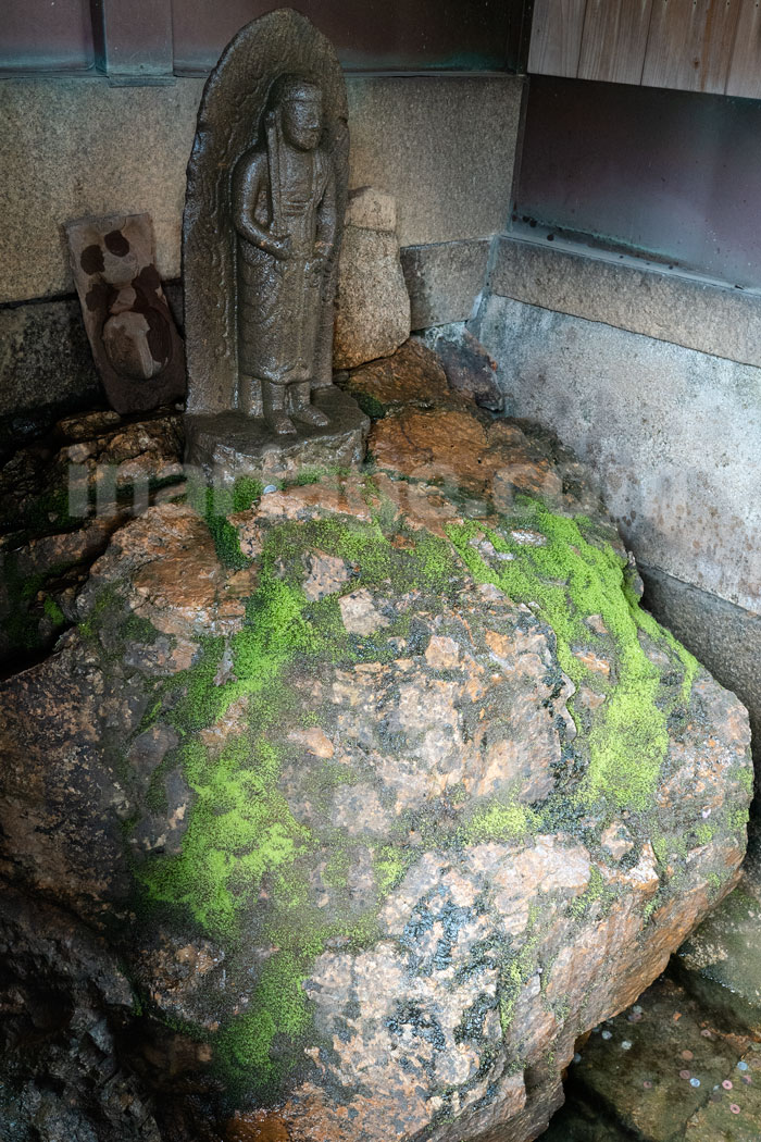 法善寺 水掛不動尊 - 見どころ、アクセス & 周辺情報GOOD LUCK TRIP