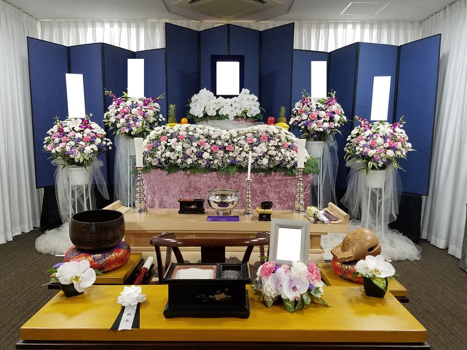 生花祭壇の菊♪川崎のお花屋さん 葬儀社 石橋斎場 社長ブログ