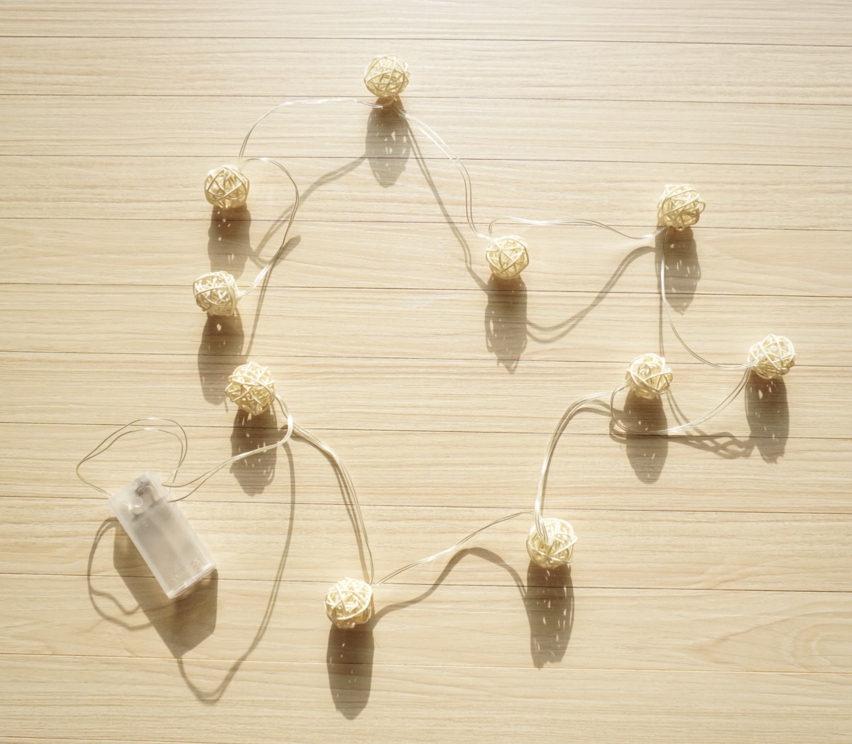 誕生日飾り付け・100均 ﾀﾞｲｿｰの数字ﾊﾞﾙｰﾝ風船やｶﾞｰﾗﾝﾄﾞ&ろうそくやｺｽﾌﾟﾚｸﾞｯｽﾞまとめ！ｾﾘｱも -100均✖Sweetsレシピ‼