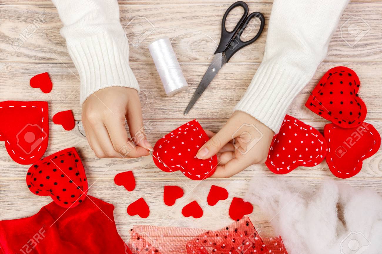 ﾊﾞﾚﾝﾀｲﾝに簡単ｵｼｬﾚな手作りﾊｰﾄのﾁｮｺﾑｰｽ！本命に市販＆100均で流行りﾚｼﾋﾟ - 100均✖Sweetsレシピ‼