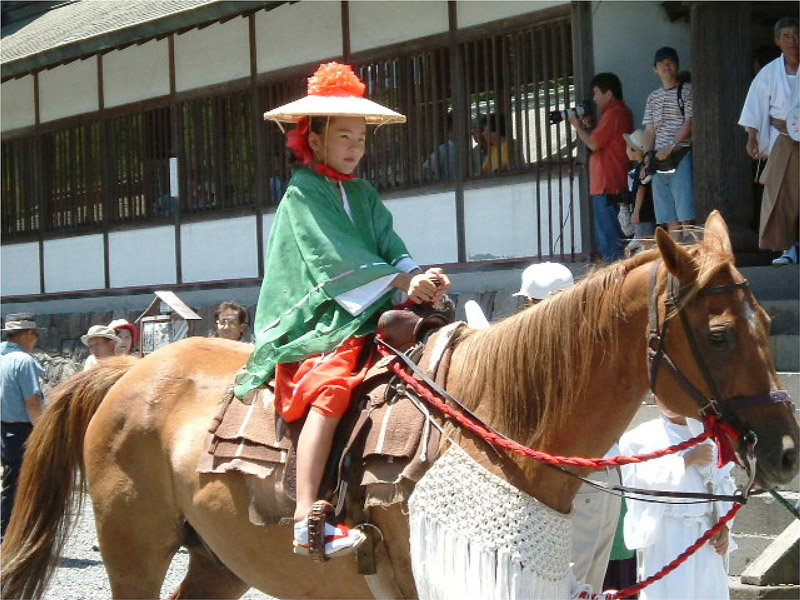 アソプラス＋ 白装束の女性たちが幻想的！阿蘇神社「御田祭」