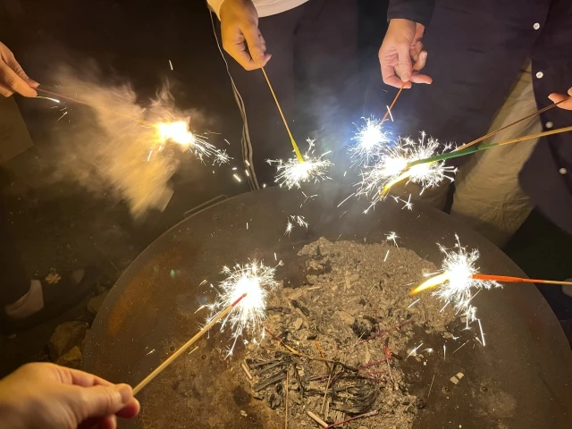 今、花火の音がする。さっきまでりんくうで花火やってたみたい。長居まで35km音聞こえてた。2025年4月12日大阪住吉つーしん