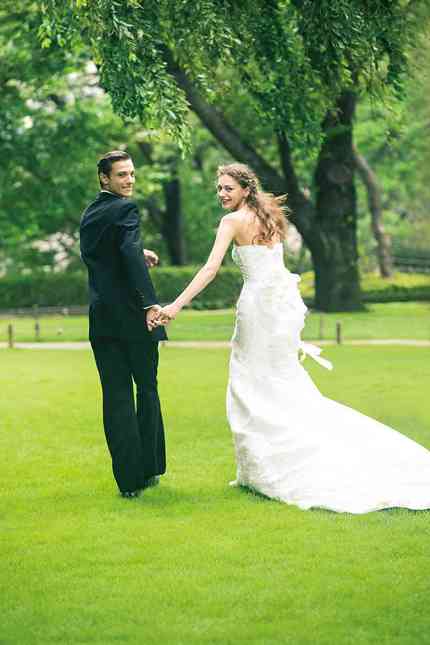 ガーデンに映える！ナチュラルな印象のウェディングドレスの選び方は？ラインや素材にも注目！結婚ラジオ結婚スタイルマガジン