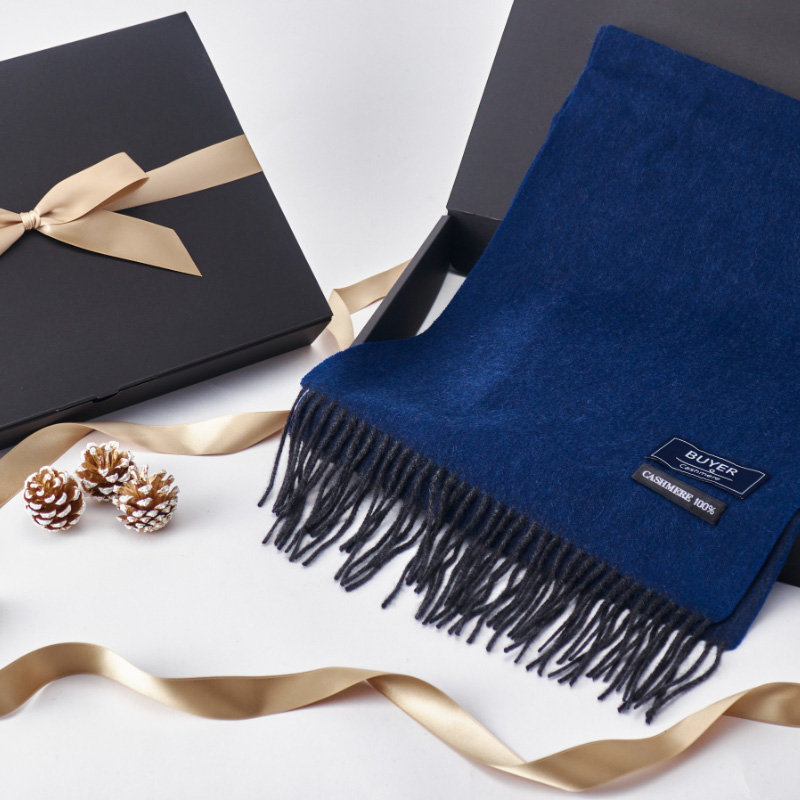 社会人の彼女に贈るクリスマスプレゼント平均予算や選び方を紹介