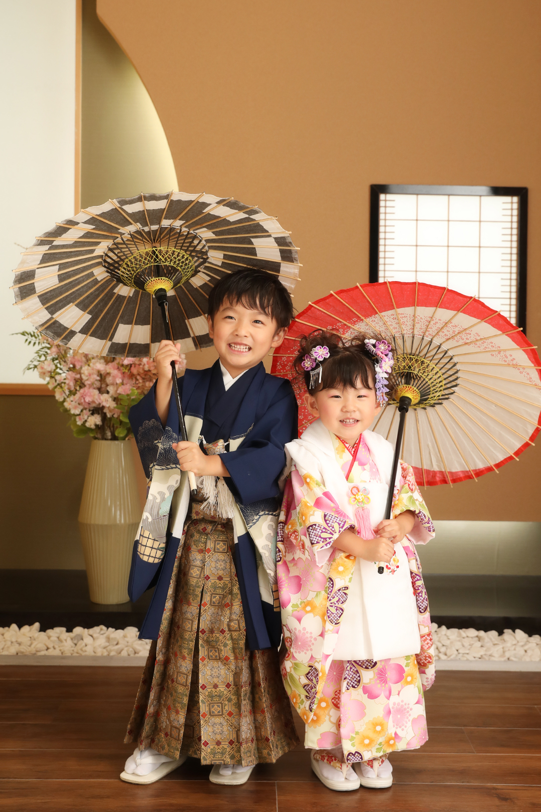 七五三 着物 753 女の子 着物セット 子ども用着物 着物ドレス 写真撮影 前撮り 後撮り お祝い 七草祝い キッズ 7歳 小学生 子供 着物 お正女の子の七五三はいつやるの？可愛さ引き立つ女の子向け衣装の選び方こども写真館スタジオアリス写真スタジオ・フォトスタジオ