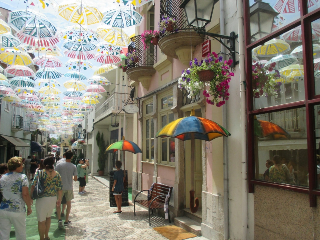 アンブレラ祭り ポルトガルの傘祭がカラフルで可愛いすぎる♡aumo アウモ