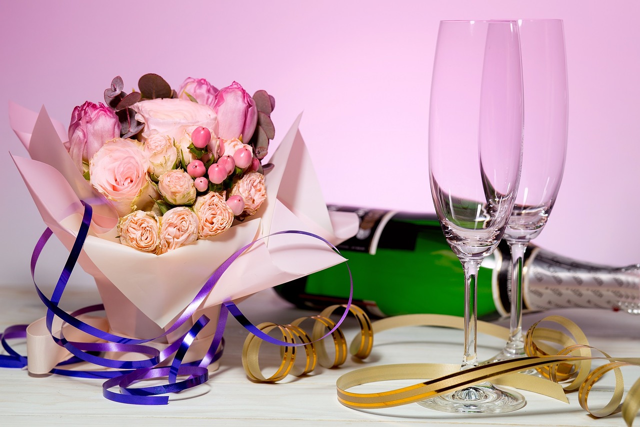 結婚記念日のケーキ、プレートにはどんなメッセージを書く？英語・日本語それぞれの文例をご紹介！結婚ラジオ結婚スタイルマガジン