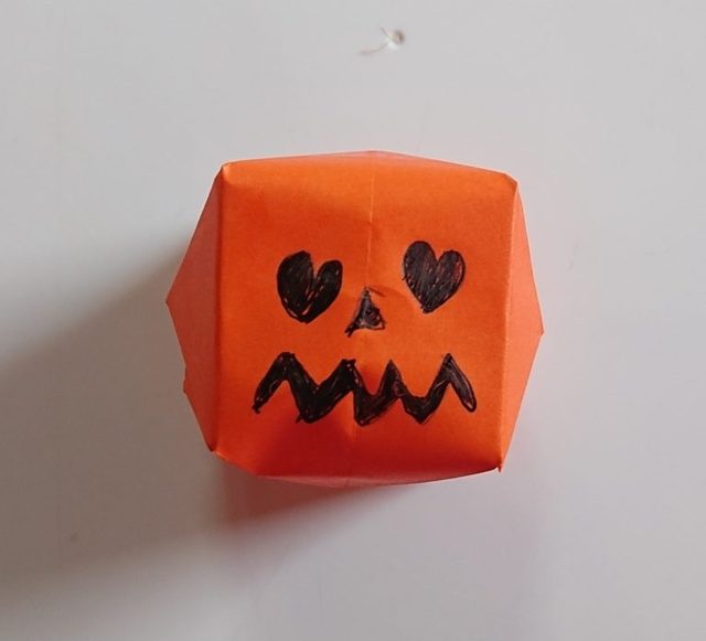 ハロウィンの折り紙の作り方Craftie Style