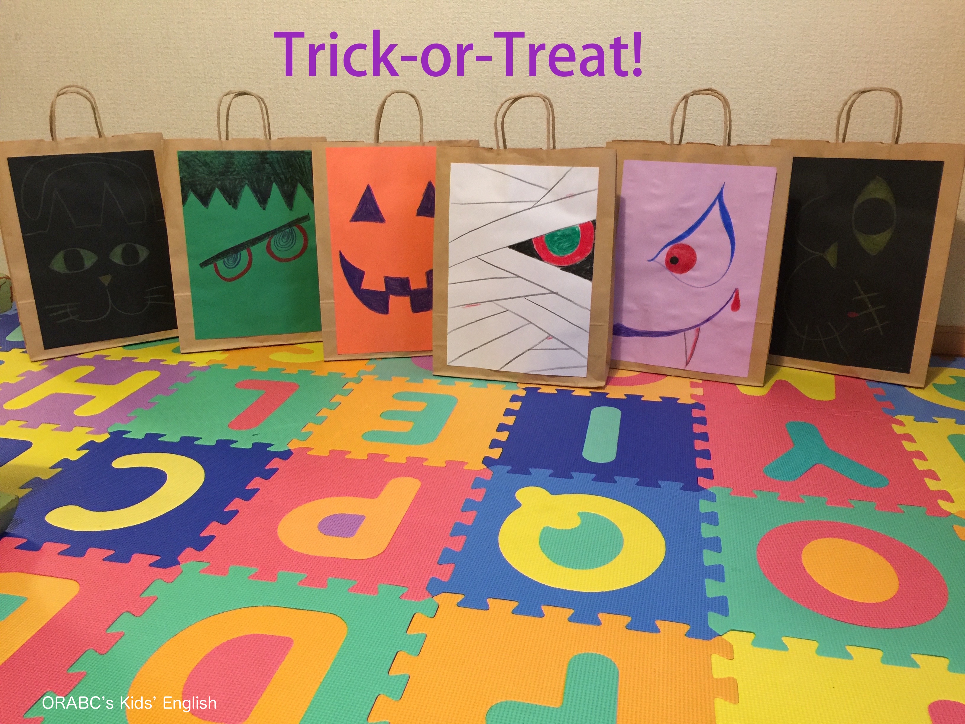 本日は @birthdayplanner_watako さんの投稿をご紹介します✨ ハロウィン製作 10分で作れるモンスターバッグ💓材料⁡○画用紙ダイソーのものを使用※サイズは八つ切りです ○丸シール ○ハロウィンシール裏面に貼りました○紐部分はお家にあるもので