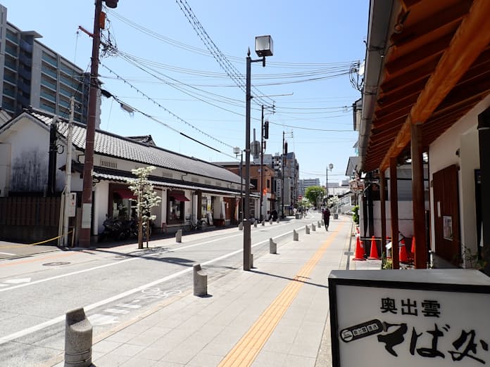 鳴く虫と郷町 まち灯りと鳴く虫