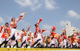 岡山城の写真：夏の烏城灯源郷お城の前の広場 さんじゅーろーさん- 攻城団