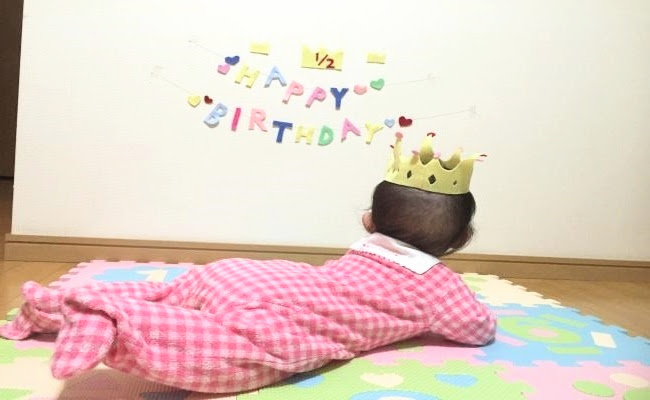 誕生日タペストリーを100均で手作りする方法セリアの布でオシャレに名前入りも簡単♪出張撮影ナビ