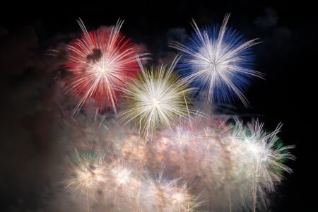 桜島と芸術花火2025 SAKURAZIMA ART FIREWORKS 2025 マリンポートかごしま 縦構図トリミング無し、一枚撮り毎年会場に行ってたけど、今年は外から撮影。 残念ながら音楽は聞こえなかったけど、ハイクォリティな 花火🎆約1時間ノンストップで楽しめた😊運営スタッフの