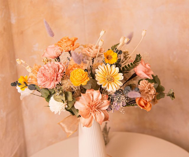 夏の装花 アプリコットオレンジとスカイブルー、如水会館様へ一会 ウエディングの花