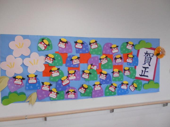 工作ネタ だるまと日の丸扇子と福寿草だるま市Daruma, Hinomaru fan and Amur adonis １・２月壁面飾り 型紙あり高齢者レクデイ保育作業療法